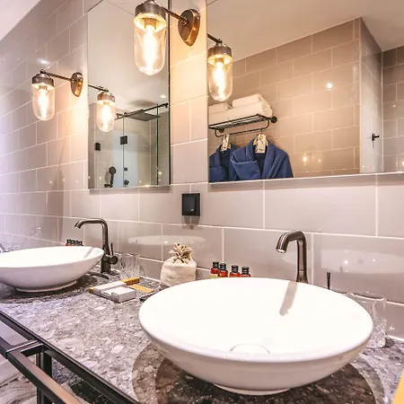 فندق Four Elements 4*